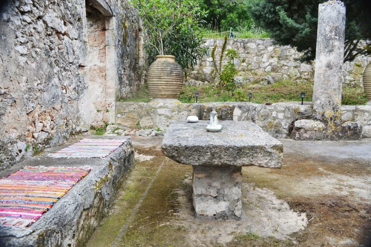 Villa Liotrivi Olive Press Volímai Exterior foto
